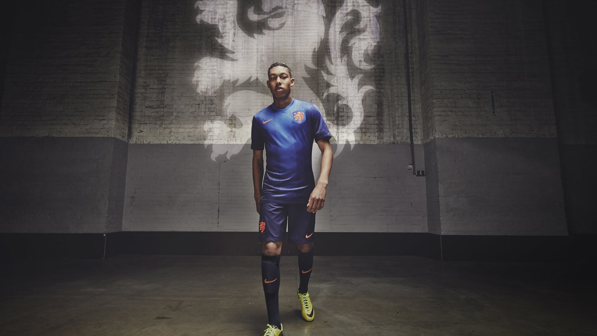 国足后场组织方式对比评估，国足的后防线