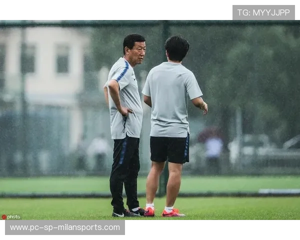 冠军球队训练公开日粉丝近距离见证备战日常，冠军合集